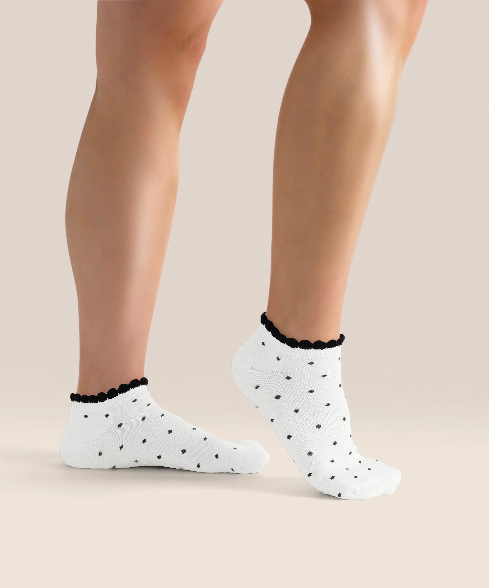 Classic Low Rise Grip Socks - White Polka Ruffle