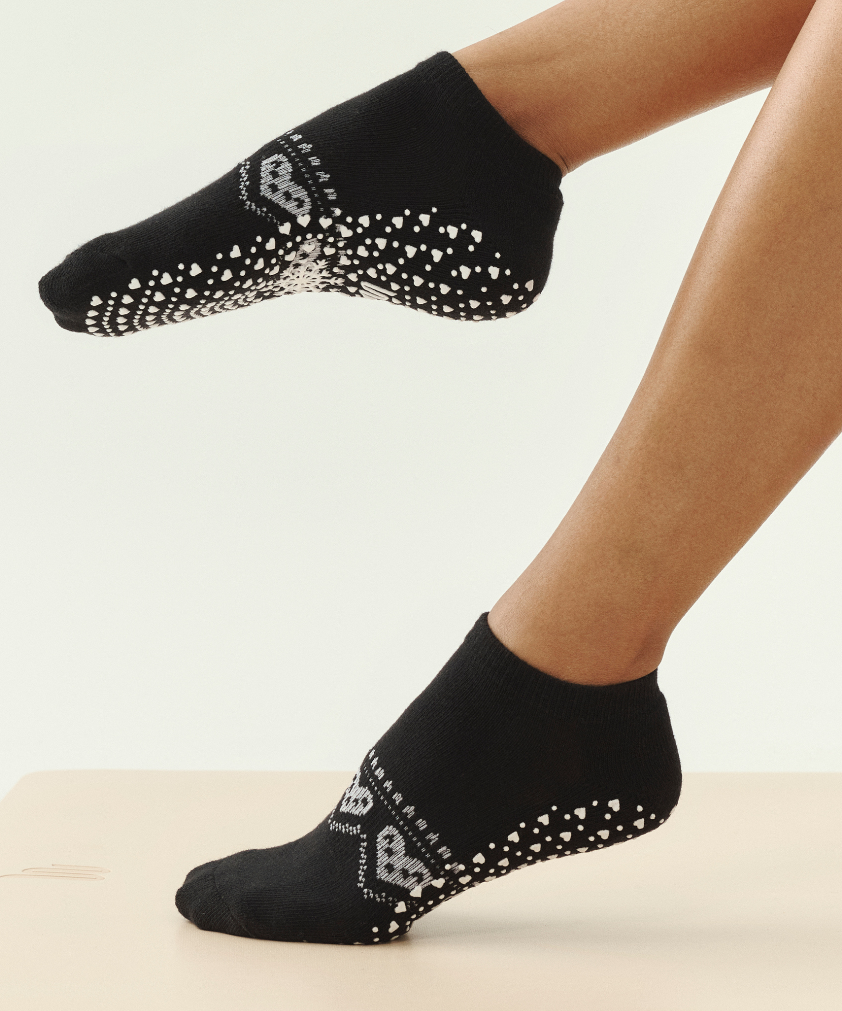 Classic Low Rise Grip Socks - Alpine Heart Midnight