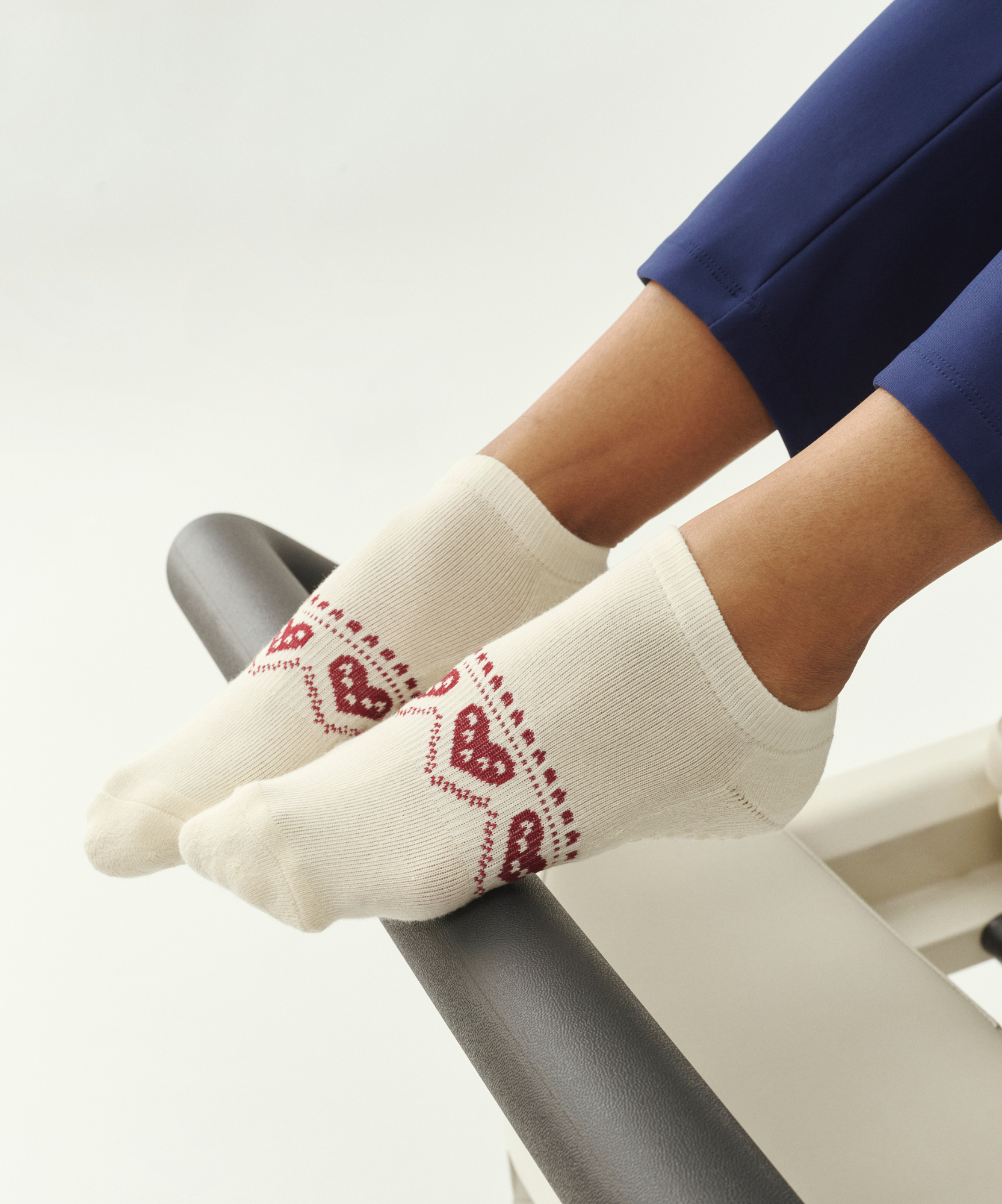 Classic Low Rise Grip Socks - Alpine Heart Oat