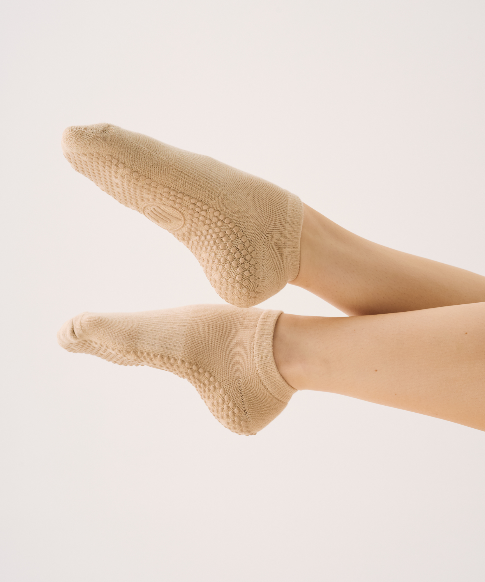 Classic Low Rise Grip Socks - Almond