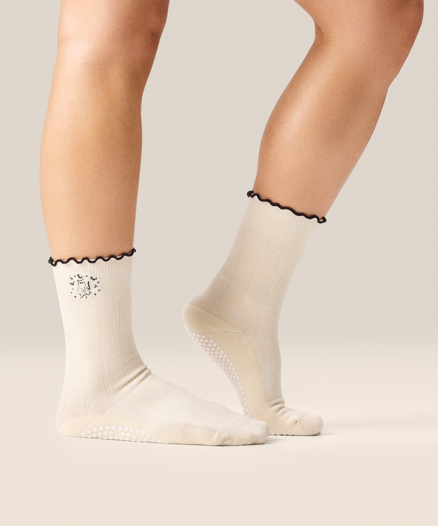 Crew Non Slip Grip Socks - Spooky Cat Frill